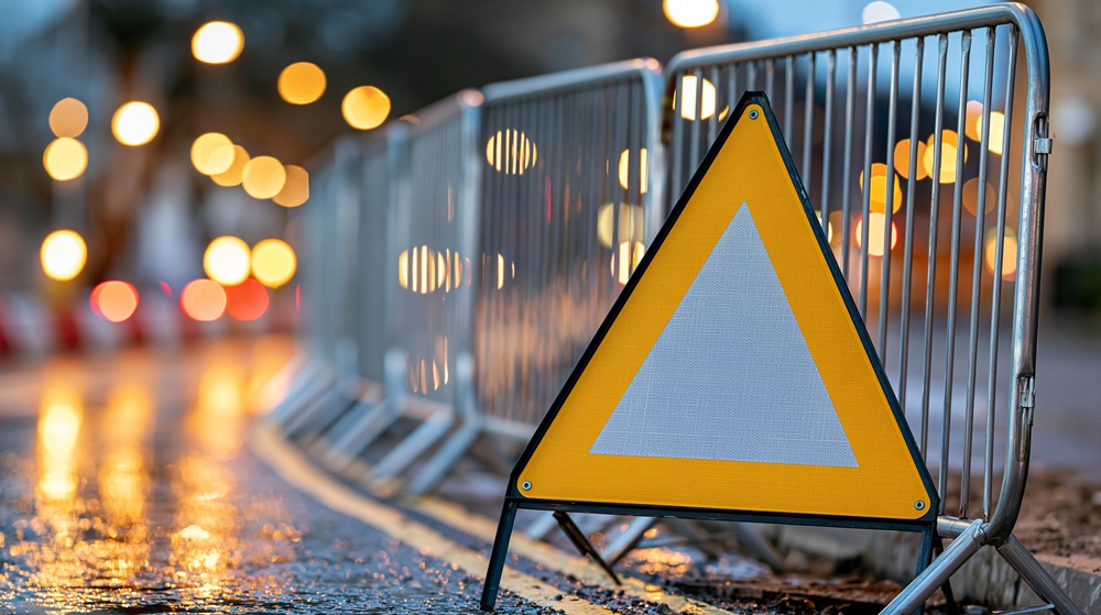 Barierki drogowe – jak wpływają na bezpieczeństwo ruchu?